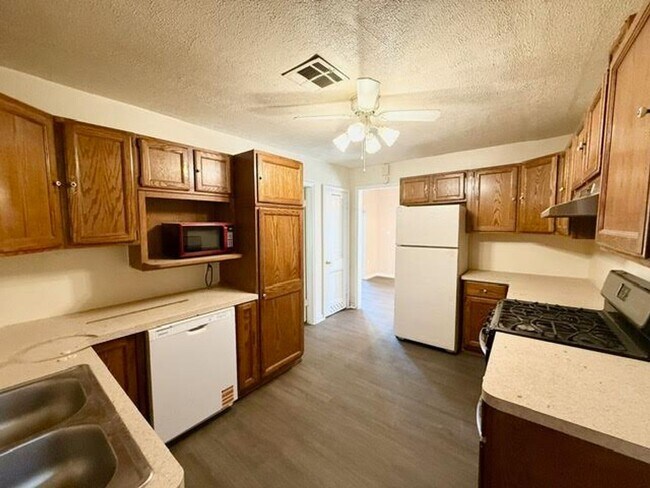 Photo - 3716 Parkwood St