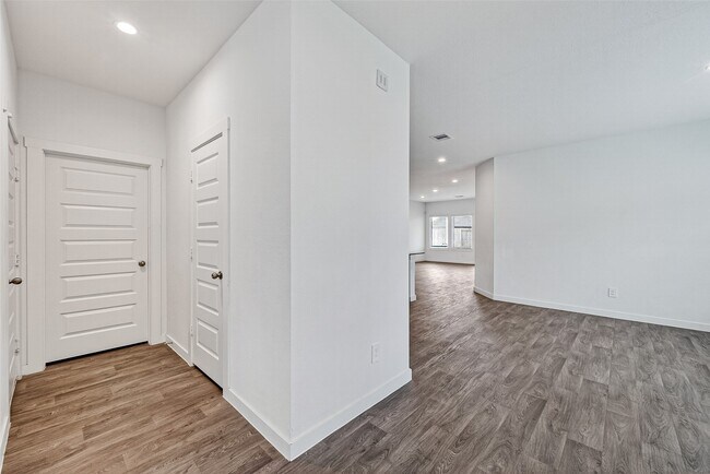 Photo - 31622 Whittis Hl Wy