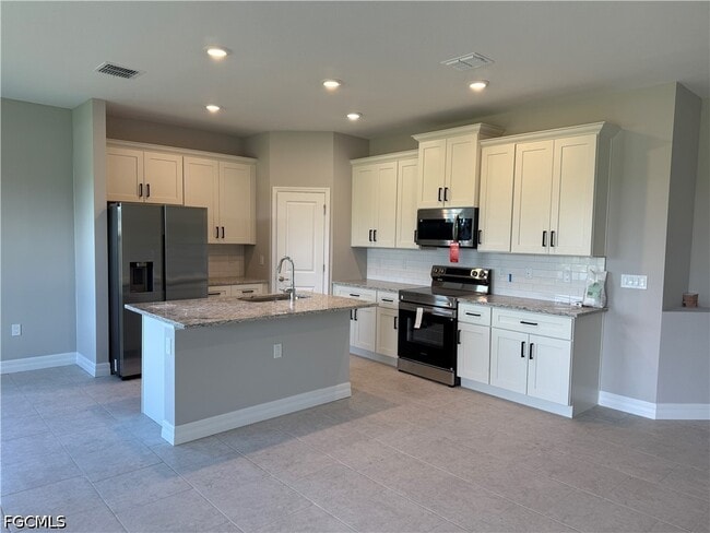 Photo - 3105 66th St W