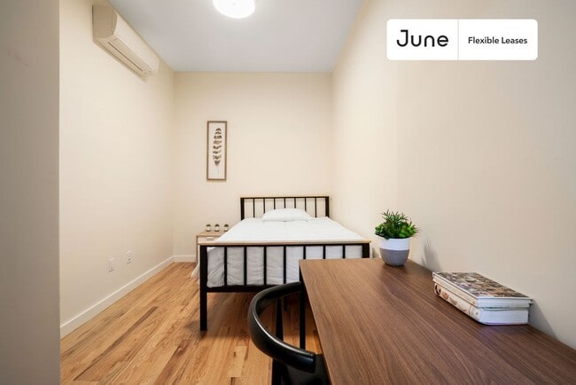 Photo - Cute Private ROOM with Bathroom in Bedford-Stuyvesant Unit 1
