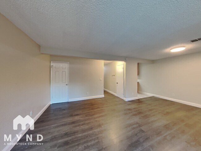 Photo - 1970 Grande Cir Unit 16