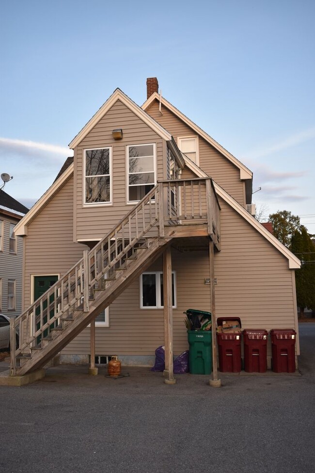 Building Photo - 118 Aiken Ave Unit 2nd Floor  2