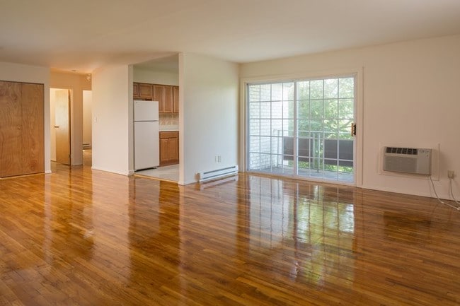 Photo - Hampton Oaks Apartments