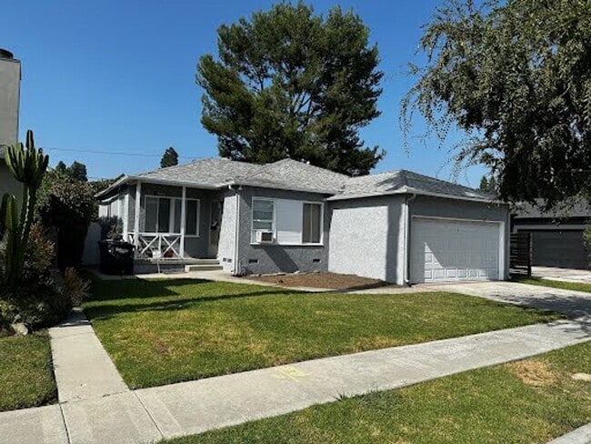 Building Photo - Charming Newly Renovated HOUSE with Privat...