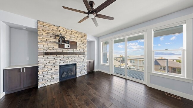 Photo - Incredible View Home - 5 Beds 2.5 Baths - Pet Friendly - NAS Whidbey - Island Hospital