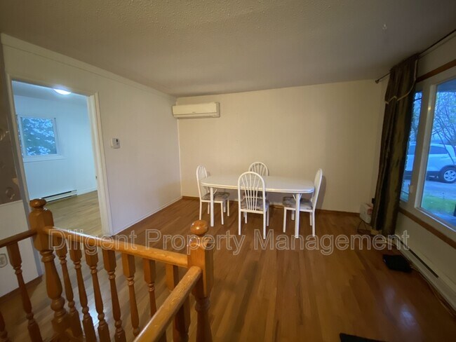 Photo - 1556 Redwood Dr