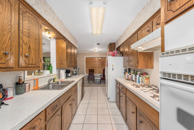 Photo - August 2026 Pre-Lease! Beautiful 3 Bed, 2 Bath House with Covered Patio!