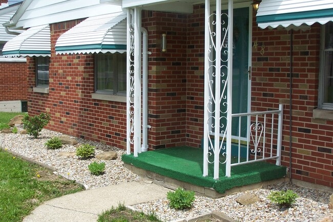 House Front - 48 N Brookwood Way Rental
