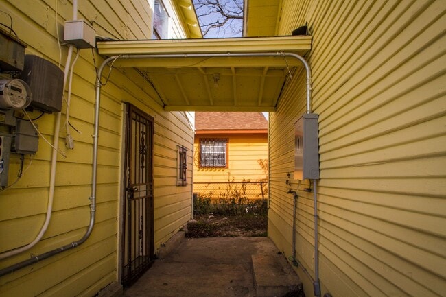 Photo - 924 St James St Unit 2