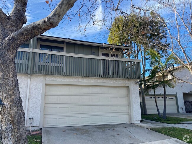 Building Photo - Spacious Condo Thousand Oaks