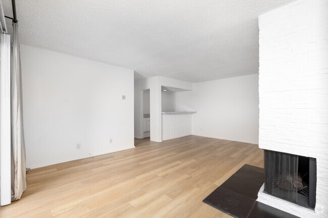 2BD, 2BA - 1,200SF - Living Room