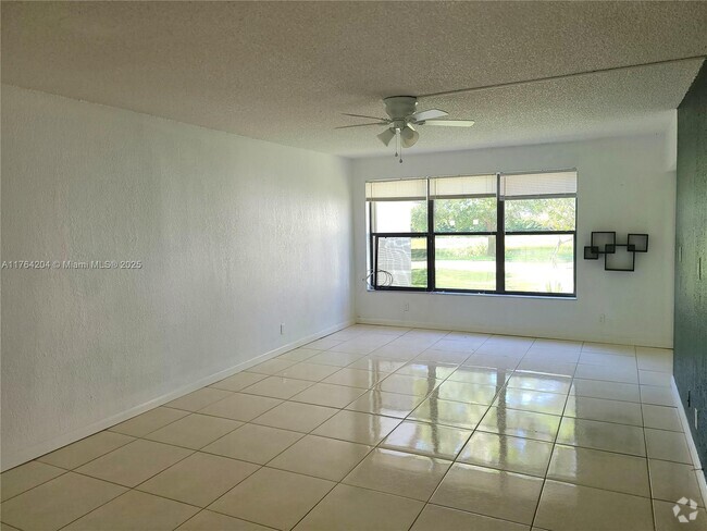 Building Photo - 2318 S Cypress Bend Dr Unit 223 Rental