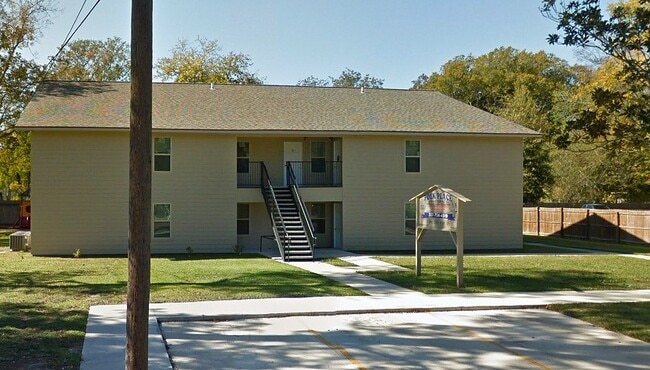 Photo - 815 E Russell Ave