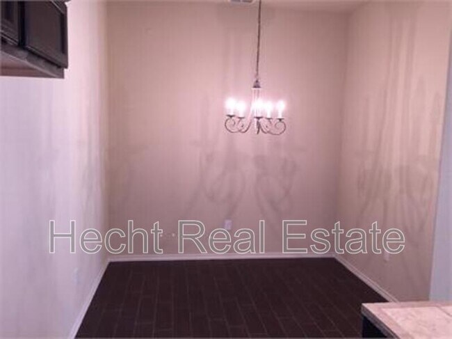 Photo - 684 Creekside Cir