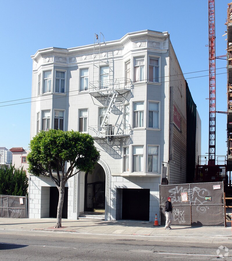 Photo - 2645 Van Ness Ave