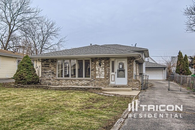 Photo - 8532 S 79th Ave House