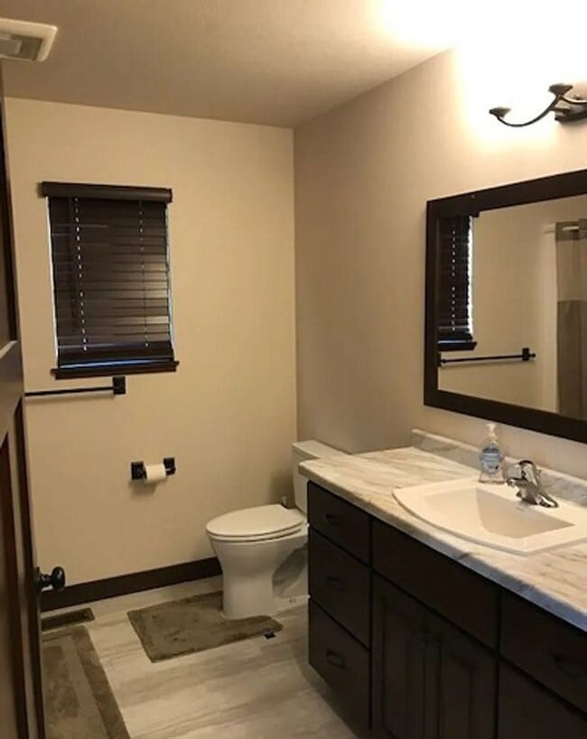 Photo - 866 Daisy Ln