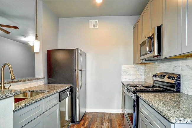 Kitchen - Park Place Apartments