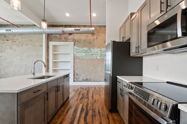 Photo - 211 W Colville St