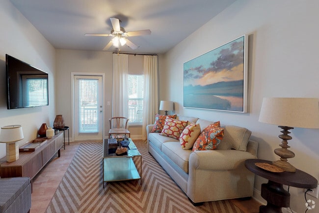 1BR, 1BA - 778 SF