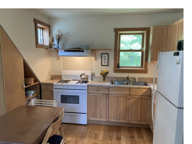 Kitchen - 738 Elm Street Ext Unit Carriage House Apartment