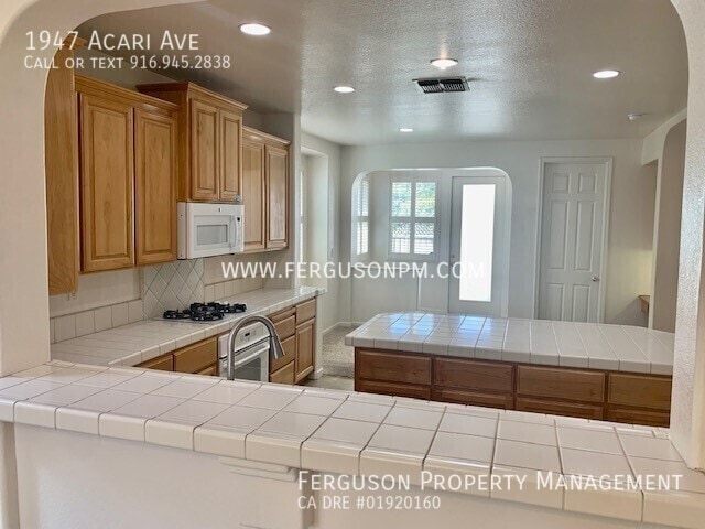 Photo - 1947 Acari Ave