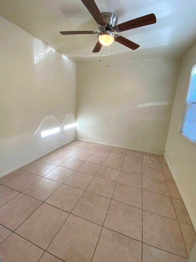 1124 W Balboa Blvd Unit 4