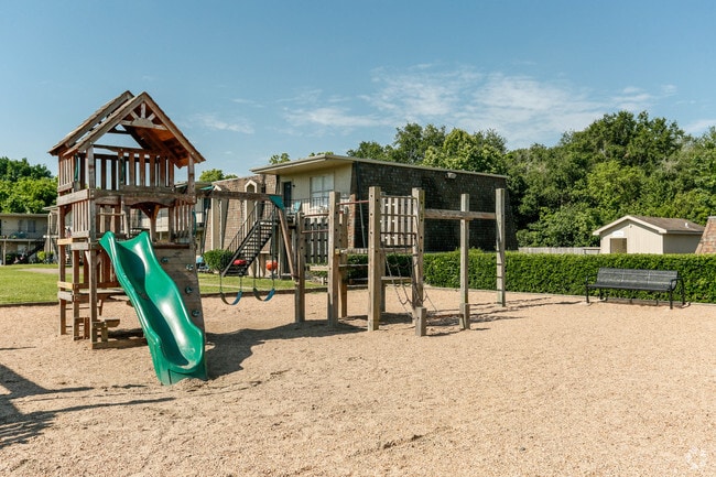 Photo - Oakwood Village Apartments