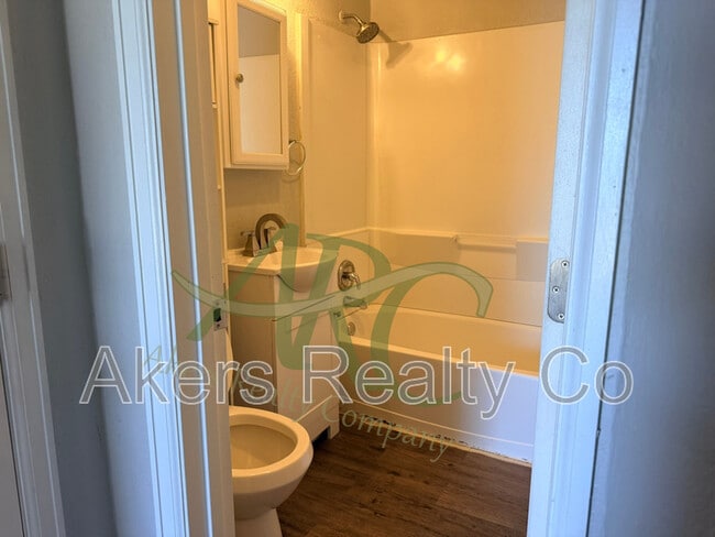 Photo - 1420 N Hudson Ave