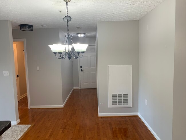 Photo - 8941 Town Center Cir Unidad 203