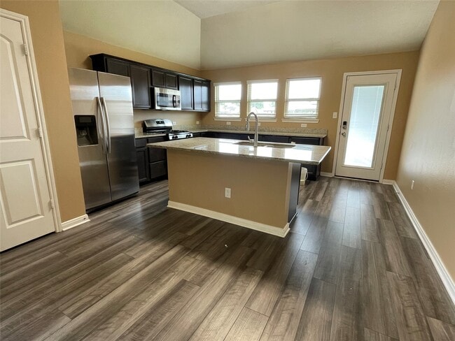 Photo - 832 Mockingbird St