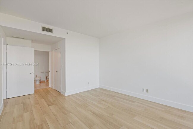 Photo - 601 NE 36th St