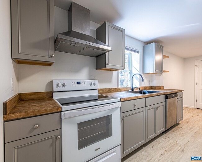 Photo - 2308 Center Ave