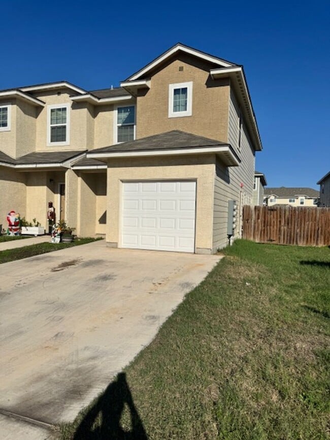 Photo - Elegant Townhome Ready for Move In - 3 BR 2.5 Bath - NE San Antonio (in Selma)