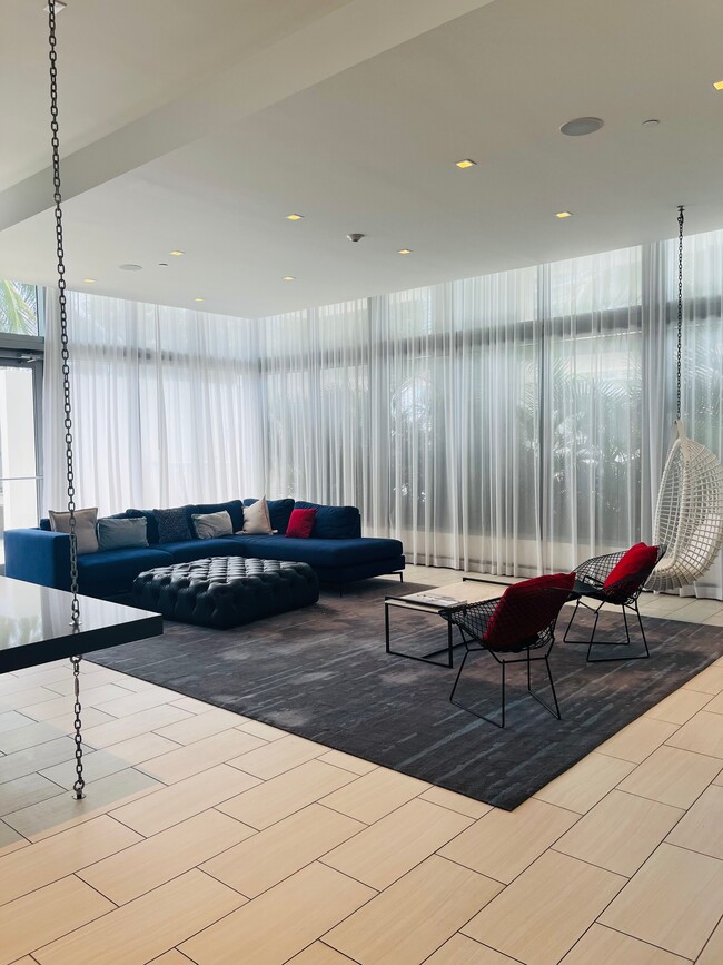 Building Photo - 342 NE 35th St Unit A1