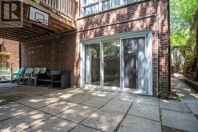 Photo - 399 Lawrence Ave W