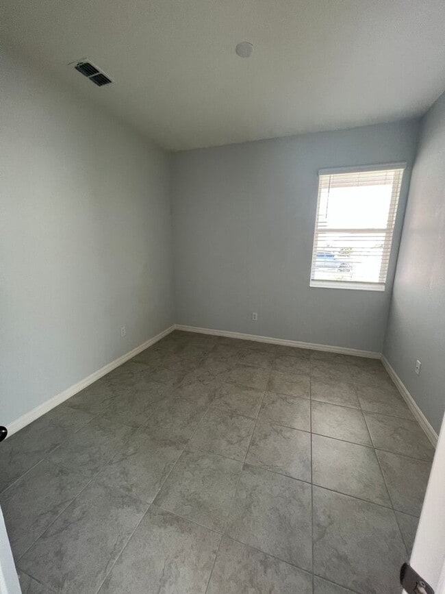 Photo - Beautiful 3 bedroom with den in Palmetto!