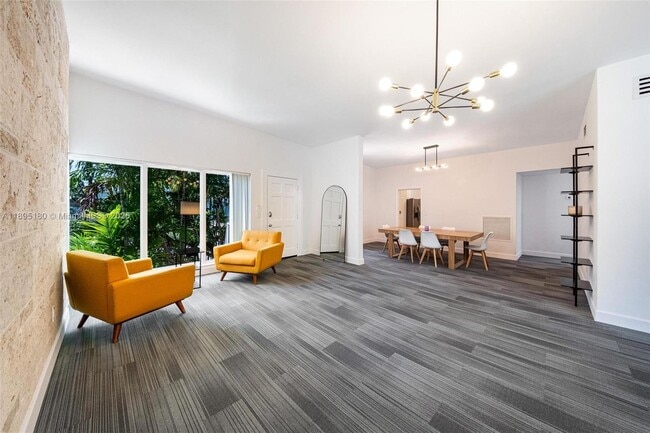 Photo - 9400 E Bay Harbor Dr Unidad 8