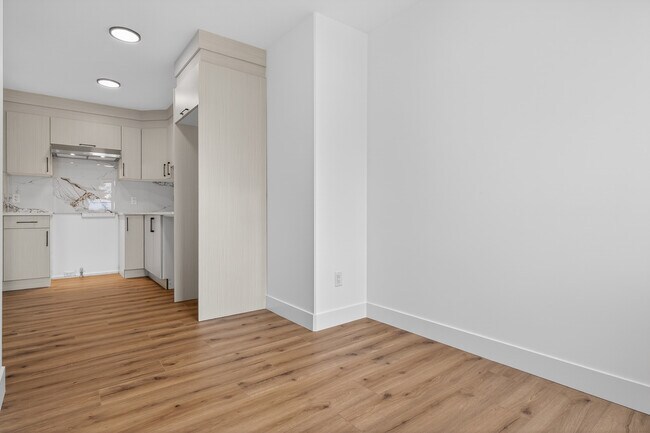 Photo - 9232-92385 85 St NW Unit 5