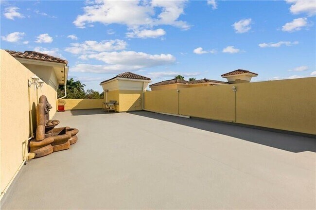 Photo - 1416 NE 4th Ct