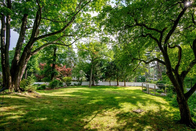 Photo - 172 Ponus Ave