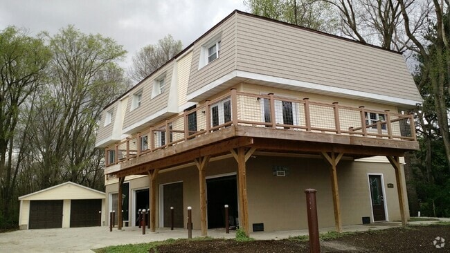 Building Photo - 14711 N River Beach Dr Unit D Rental