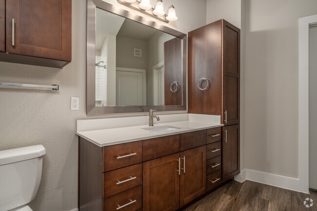 1BR, 1BA - 758SF - Bathroom
