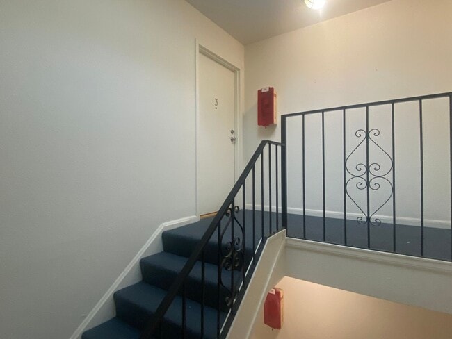 Photo - Epic Real Estate & Asso. Inc. - Beautiful, Spacious & Sunny 2 br/2ba Condo Available in Mission -... Unit 3,