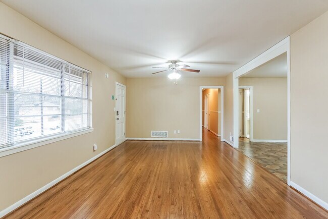 Photo - 621 27th Ave