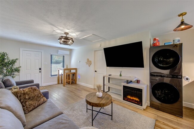 Photo - 3201 Westridge St