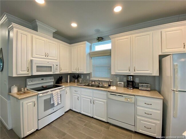 Photo - 142 NE Coastal Dr