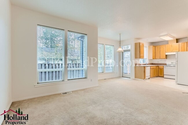 Photo - BEST PRICE APPLY NOW!! 3 Bedroom townhouse in quiet area of Beaverton
