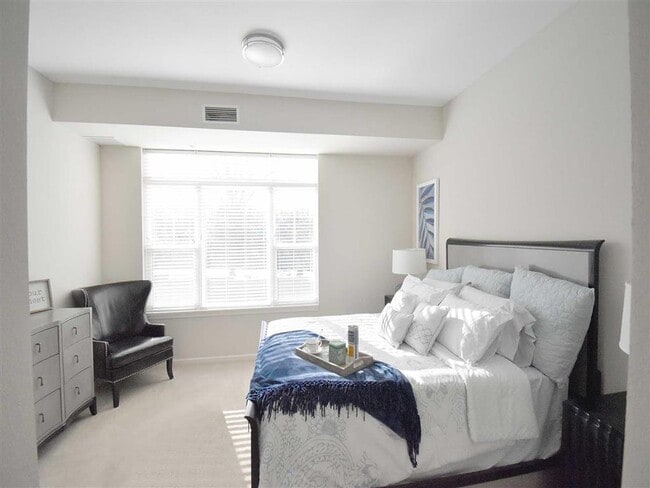 Oaks of Shorewood Apartments