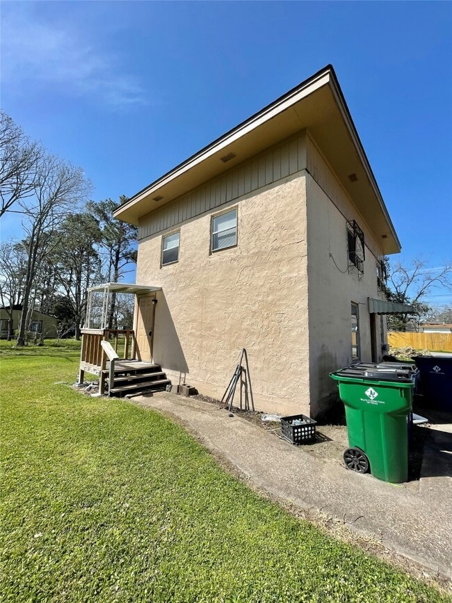 Building Photo - 1125 N Valderas St Rental